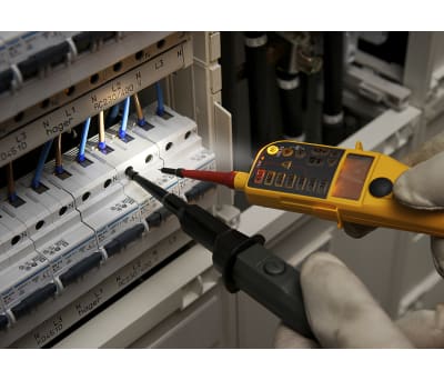 Fluke T150 - 2 pole voltage and continuity test, TV & Home Appliances,  Electrical, Adaptors & Sockets on Carousell