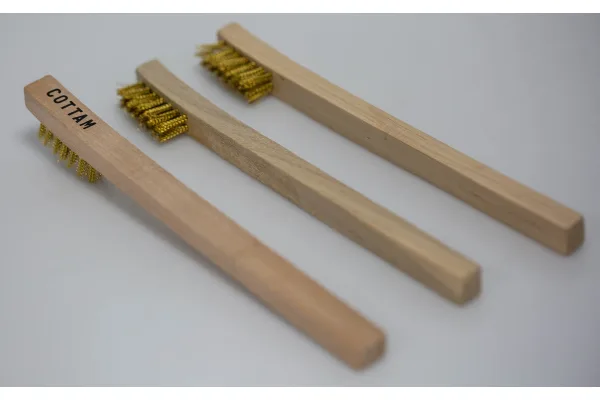 Product image for WOODEN ANGLED BRUSH WITH BRASS BRISTLE