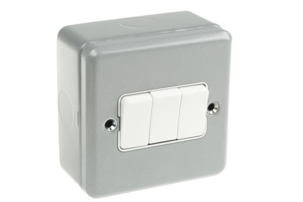 Product image for 10A SWITCH 3 GANG 2 WAY METALCLAD