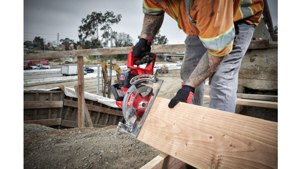 Milwaukee rear handle circular saw top