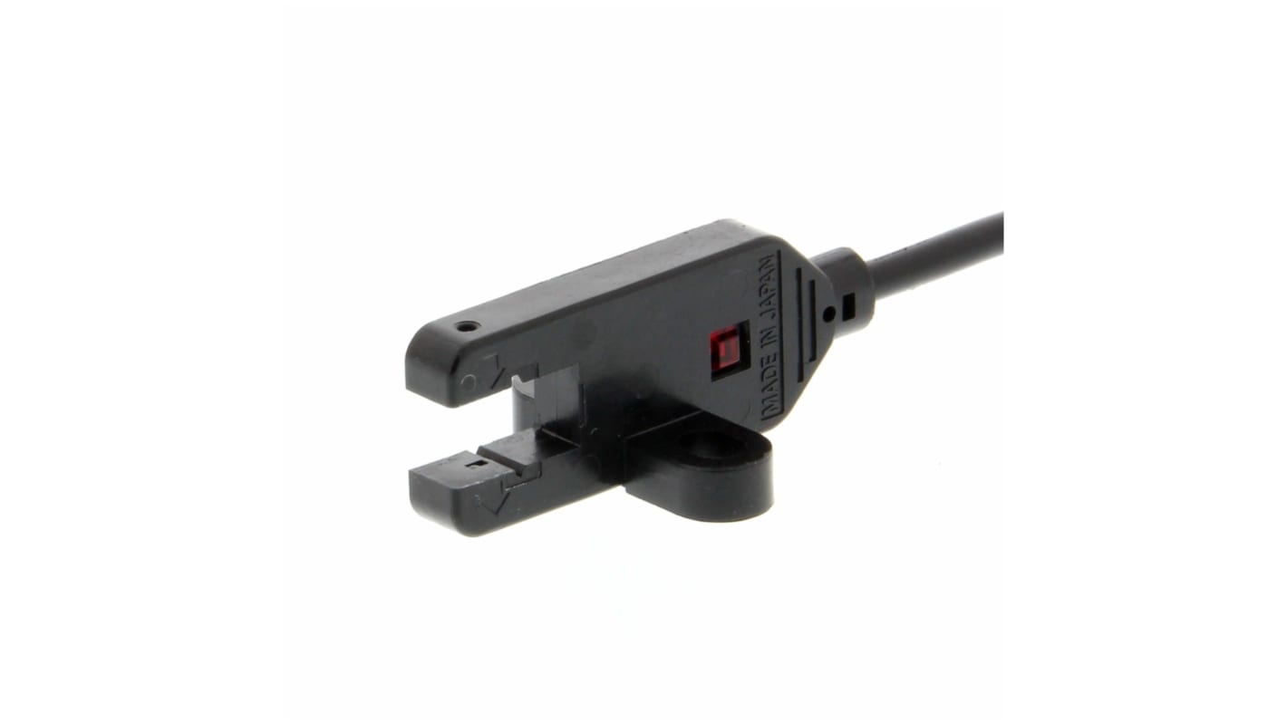 Omron Through Beam Photoelectric Sensor, T Shaped Sensor, 5000 mm Detection Range