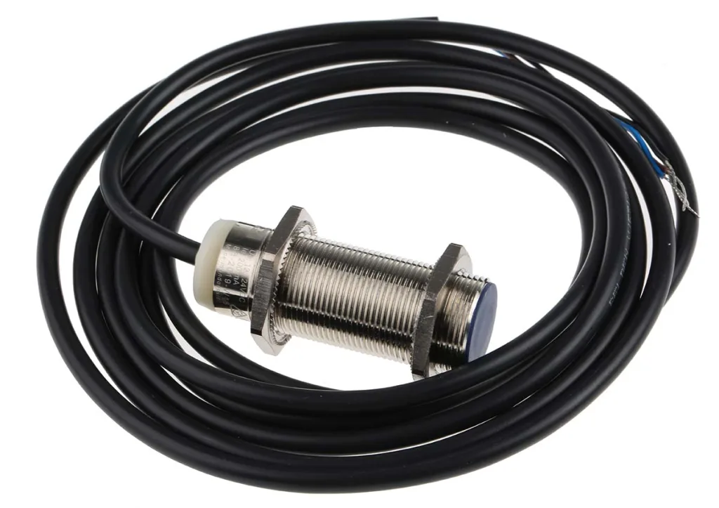 Product image for Telemecanique Sensors M18 x 1 Inductive Sensor - Barrel, PNP Output, 5 mm Detection, IP65, IP67, Cable Terminal