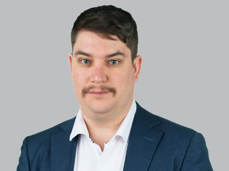 Dylan Hall Dylan, an experienced accountant at RSM, smiling confidently in a professional setting, showcasing his expertise in supporting SMEs and regional businesses.