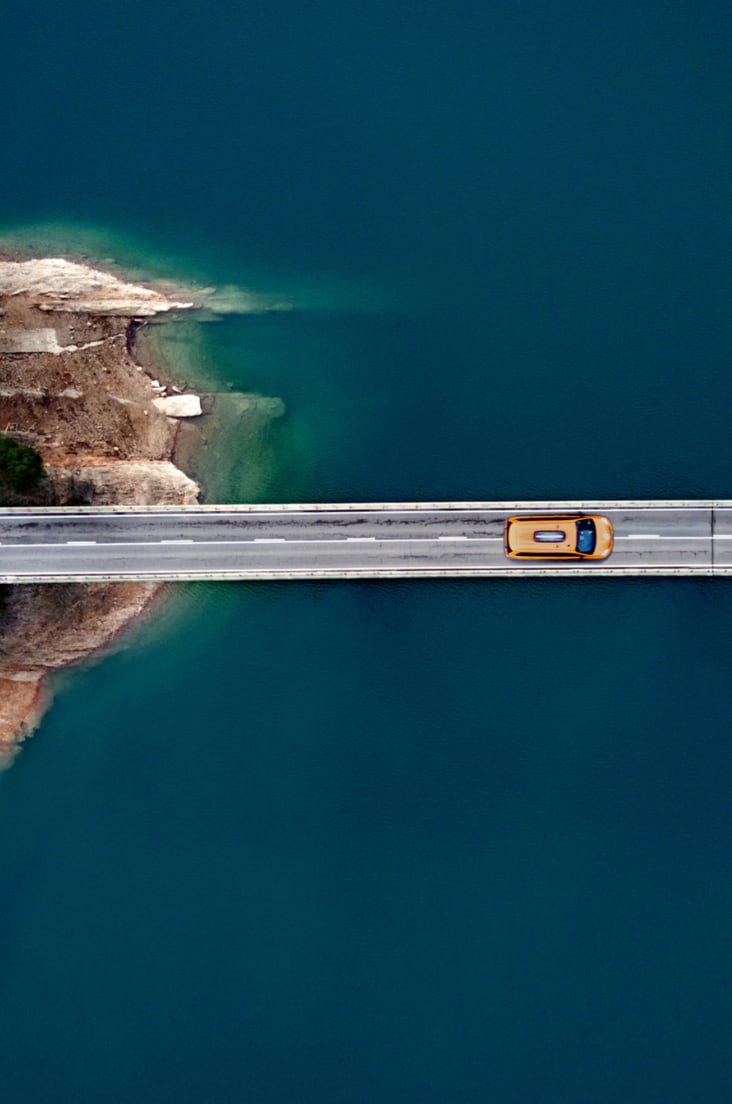 A taxi on the bridge, seen from above