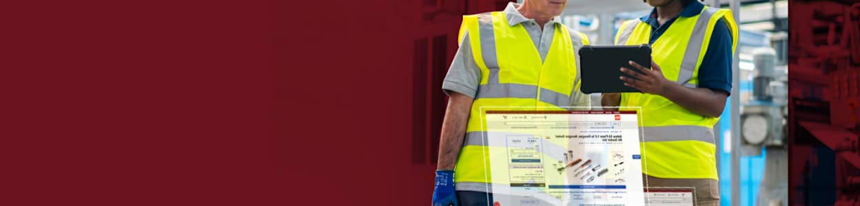 Dwie osoby w kamizelkach ostrzegawczych z tabletem