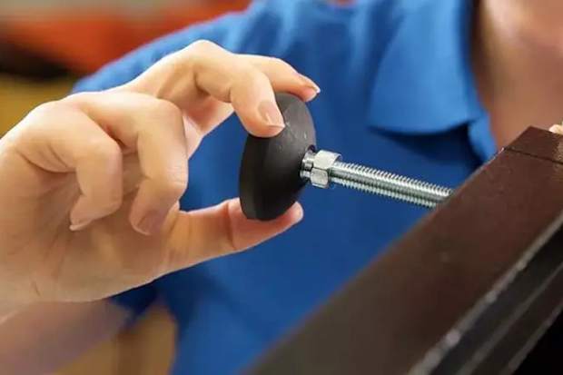 Hands holding Anti-vibration & leveling product