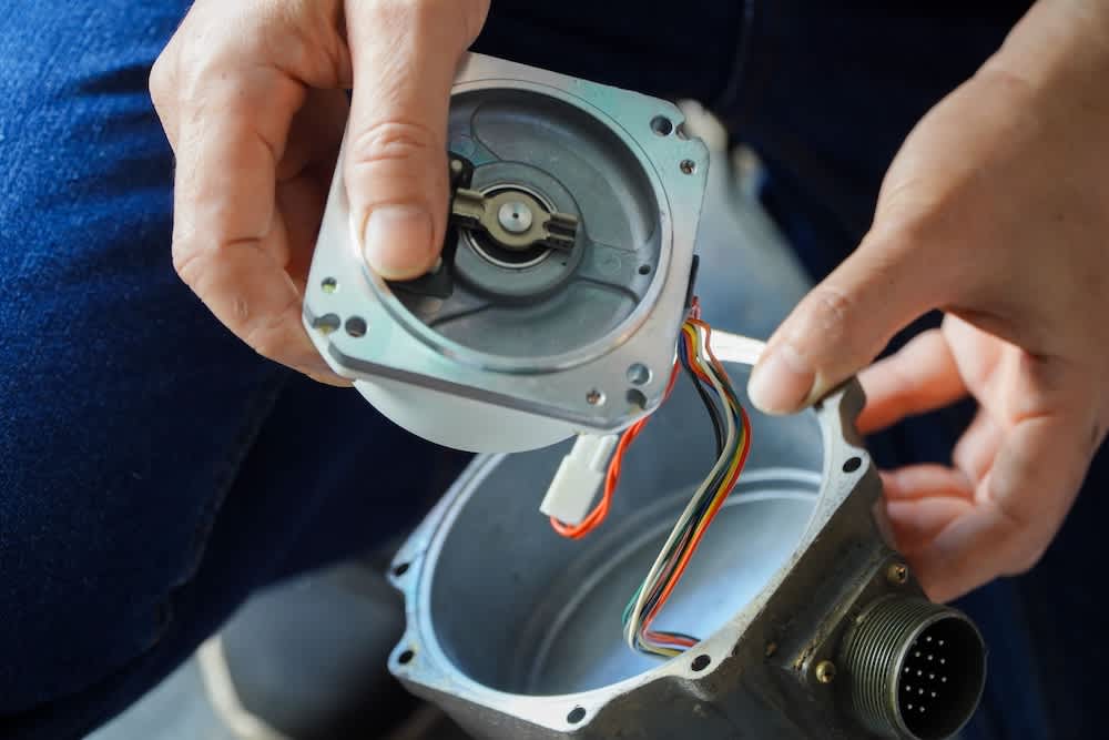 Navigating the World of DC Motors: Brushed vs. Brushless