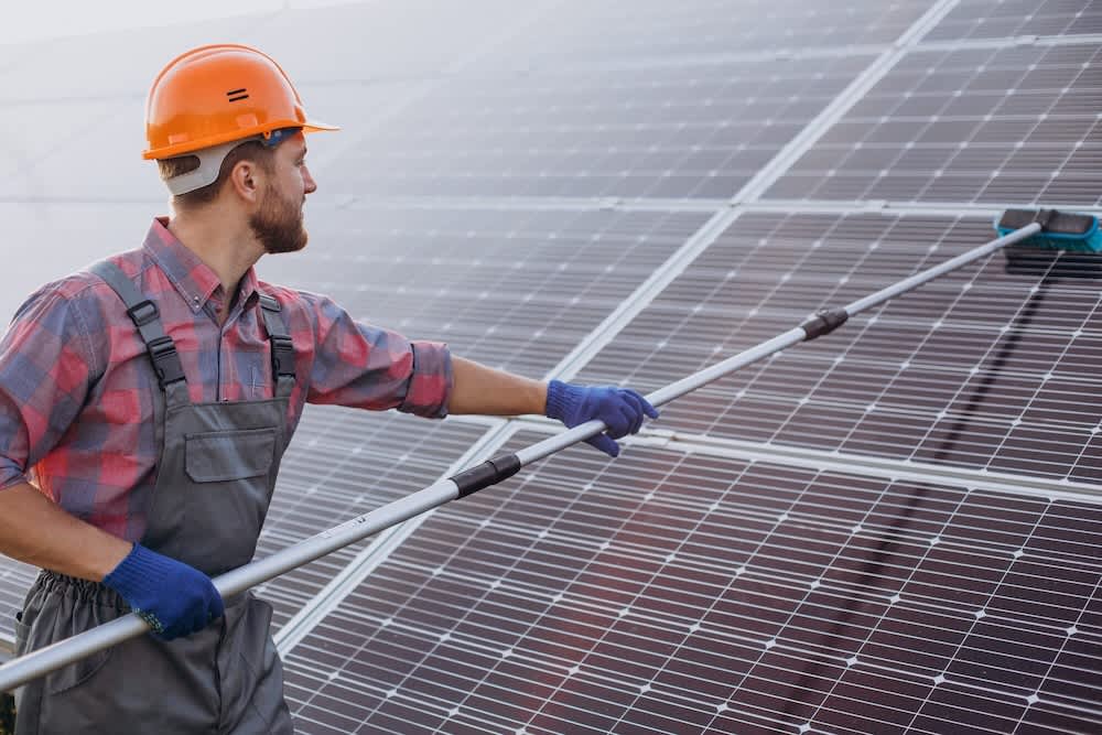 Guide to Cleaning Solar Panels