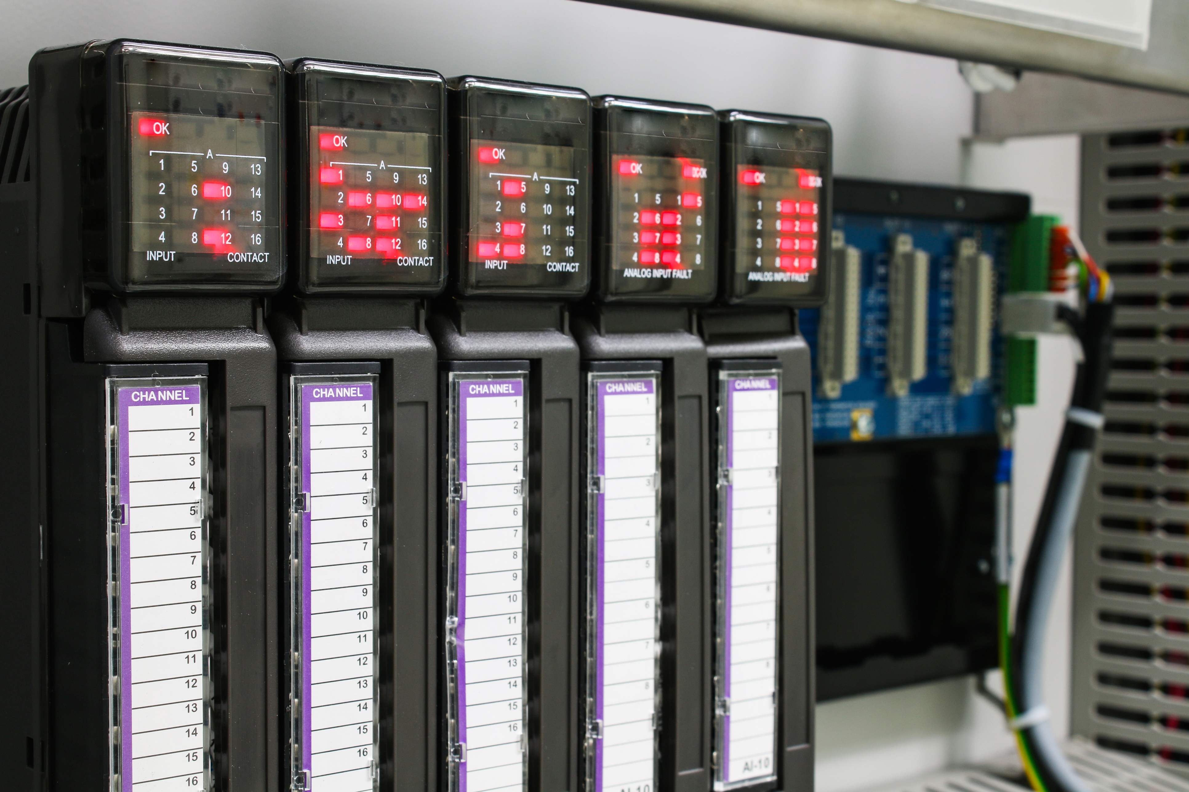 Features and applications of compact PLCs