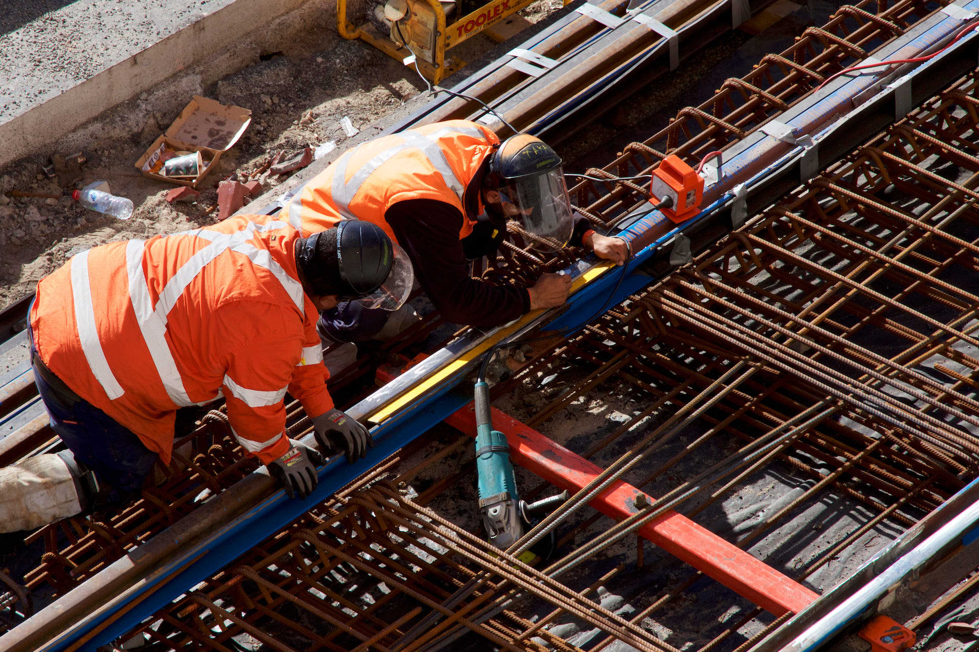 How PPE Workwear Enhances Safety in Rail Manufacturing