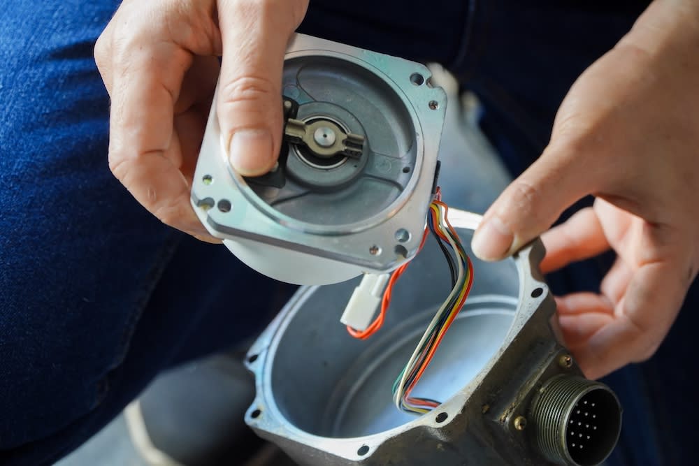 Navigating the World of DC Motors: Brushed vs. Brushless