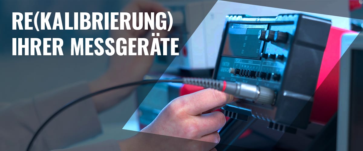 Hand greift auf Messgerät