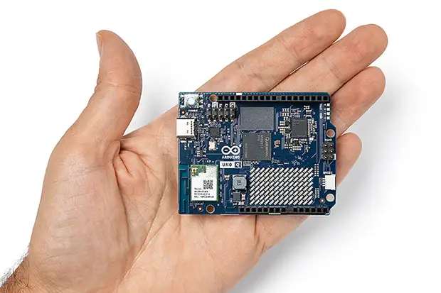 Arduino® UNO Q