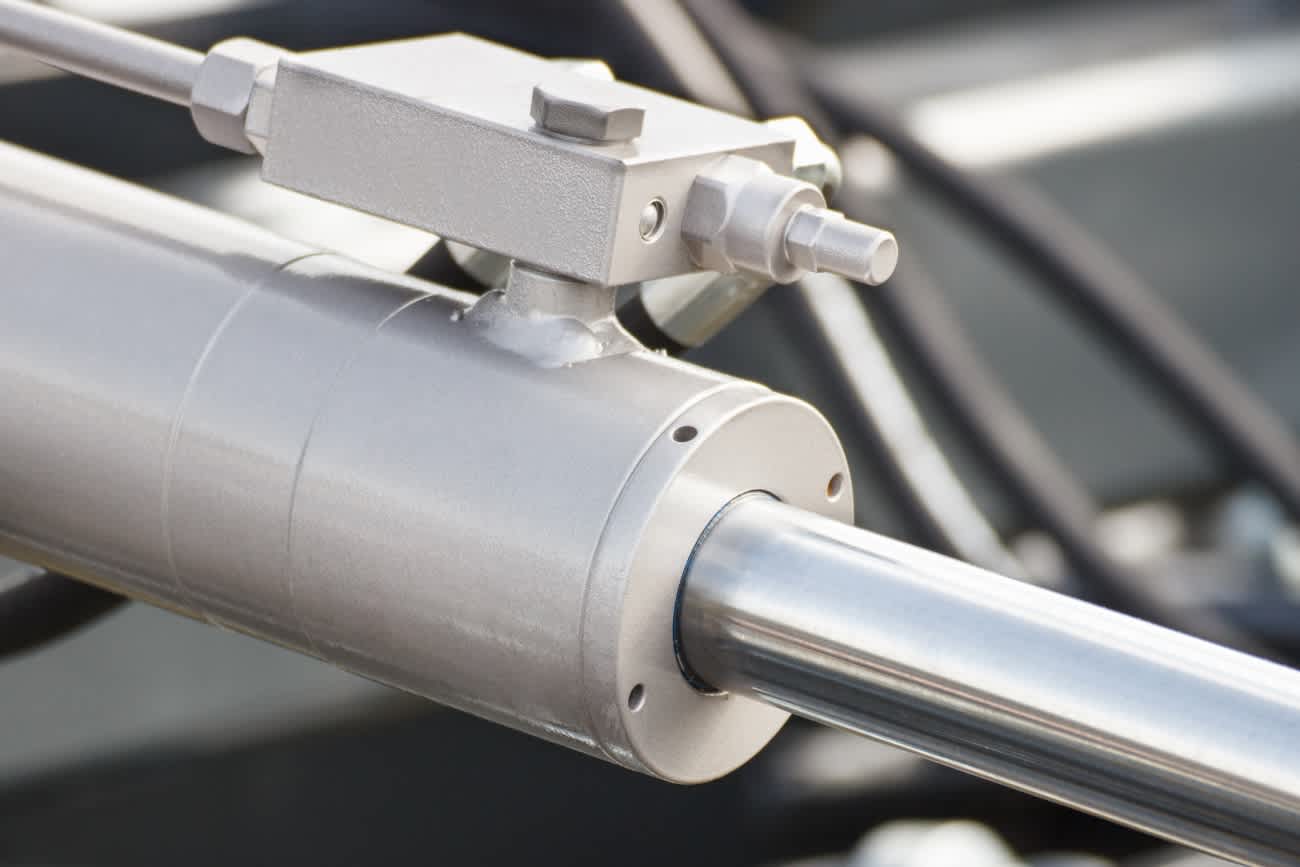 hydraulic cylinder component with piston in close