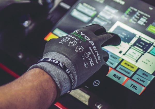 Protection des mains en industrie : innovation et performance avec Kyorene