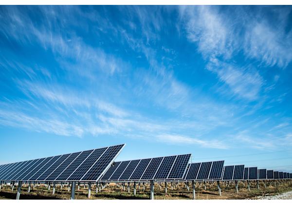 什么是太阳能热能？太阳能热能工作原理、优势及工业太阳能指南