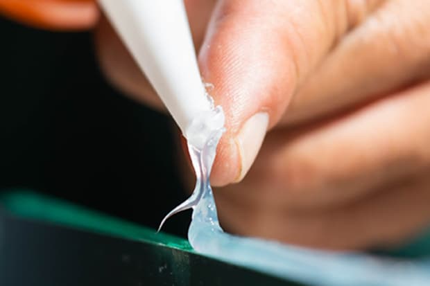 Collage des plastiques : l'énergie de surface