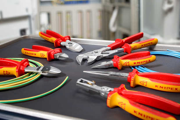 VDE Pliers
