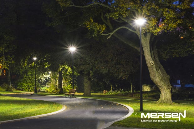 Image of a quiet street with street lighting