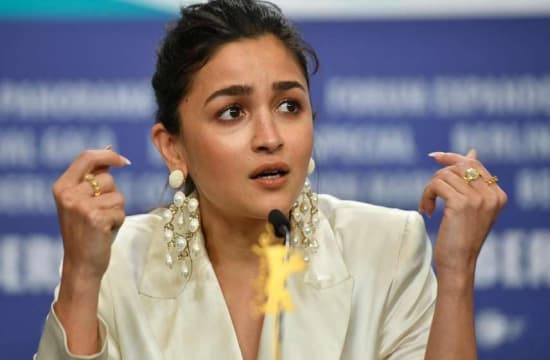 अपने सोशल मीडिया से आरआरआर फिल्म के पोस्ट्स हटाने के लिए आलिया भट्ट ने दी सफाई