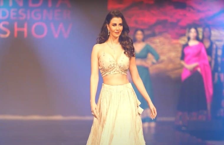 Actress Giorgia Andriani sets the ramp on fire with her killer ramp walk