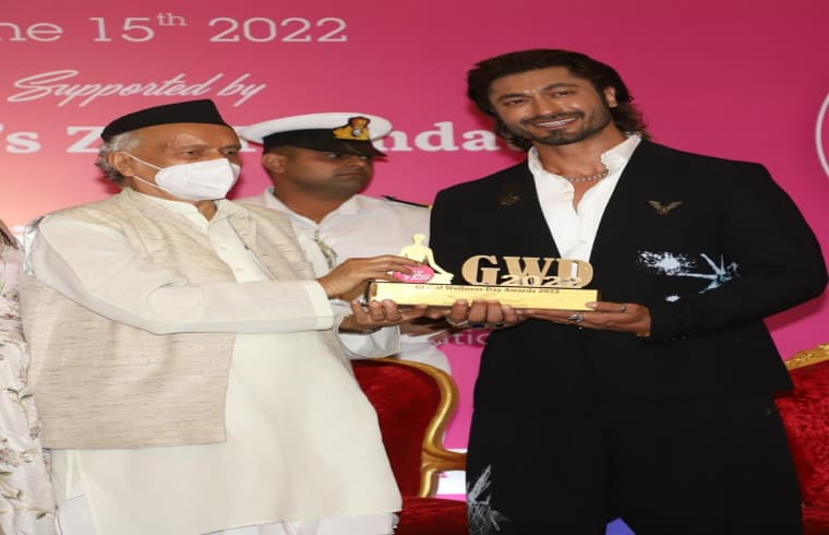 Hit Bollywood actor-director duo Vidyut Jammwal and Farooq Kabir were honored at the Global Wellness Awards.