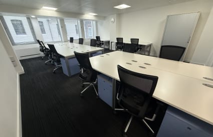14 Person External Private Office | 493 Sq. Ft.