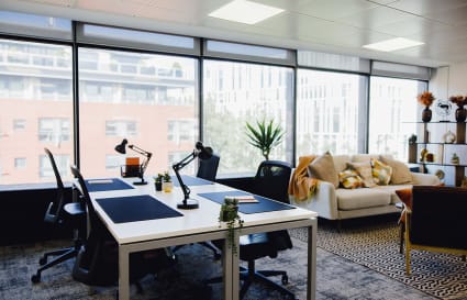 11 Person External Private Office | 453 Sq. Ft.