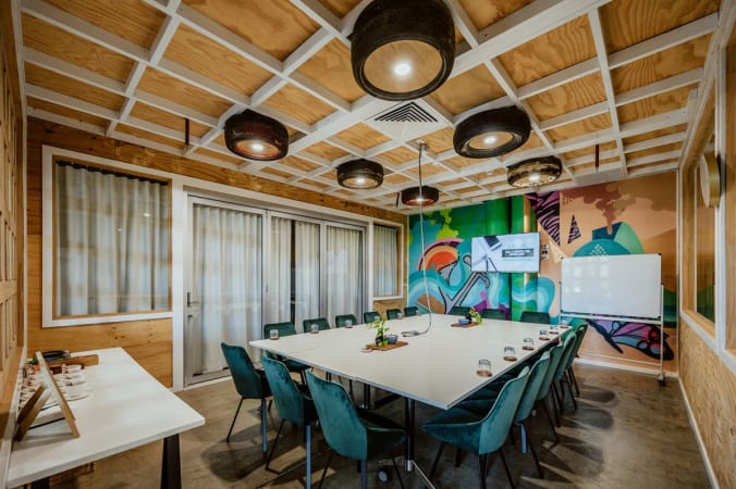 Image 1 of 6 Person Serviced Office