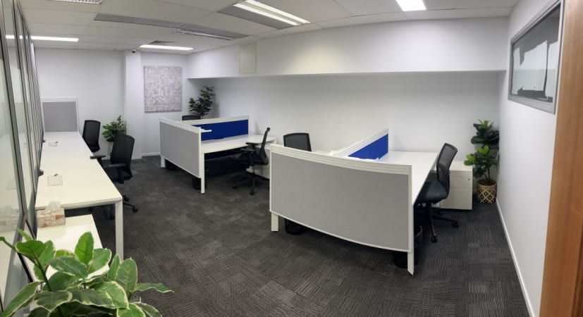 6 Desk Office