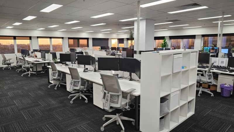 The 3 available desks