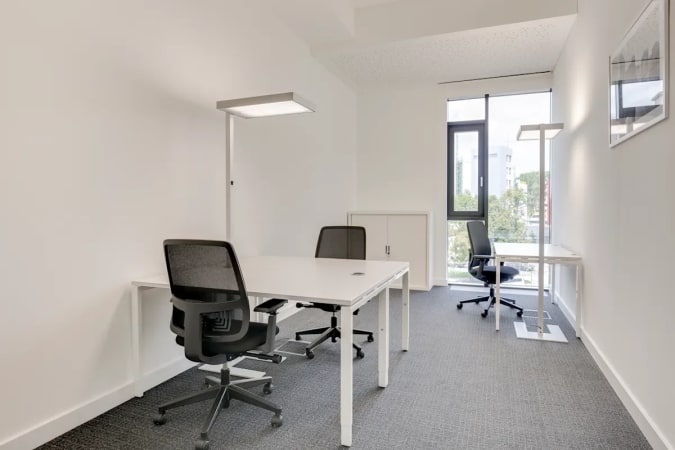 Image 1 of 2 Person Internal Private Office in Surfers Paradise