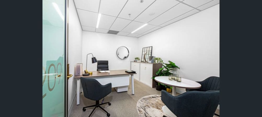 Image 1 of 21sqm | 3-Workstation Internal Office
