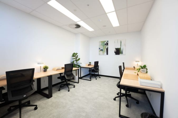 Image 1 of Suite10 - 5 Desk Internal/Filtered Light Private Office    