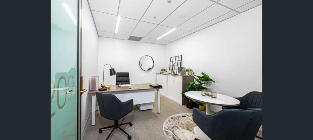 Image 1 of 30sqm | Level 1 - Suite 06 | 4-Workstation Internal Office