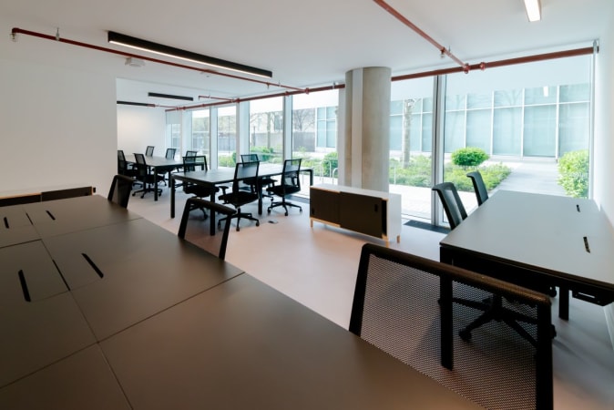 Image 1 of 8 Person Serviced Office in London with 18 Meeting Rooms | 284 sqft