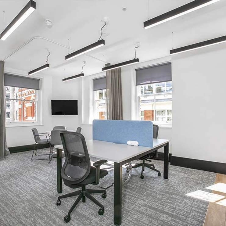 Managed Office for up to 12 people in London | 729 Sq. Ft.