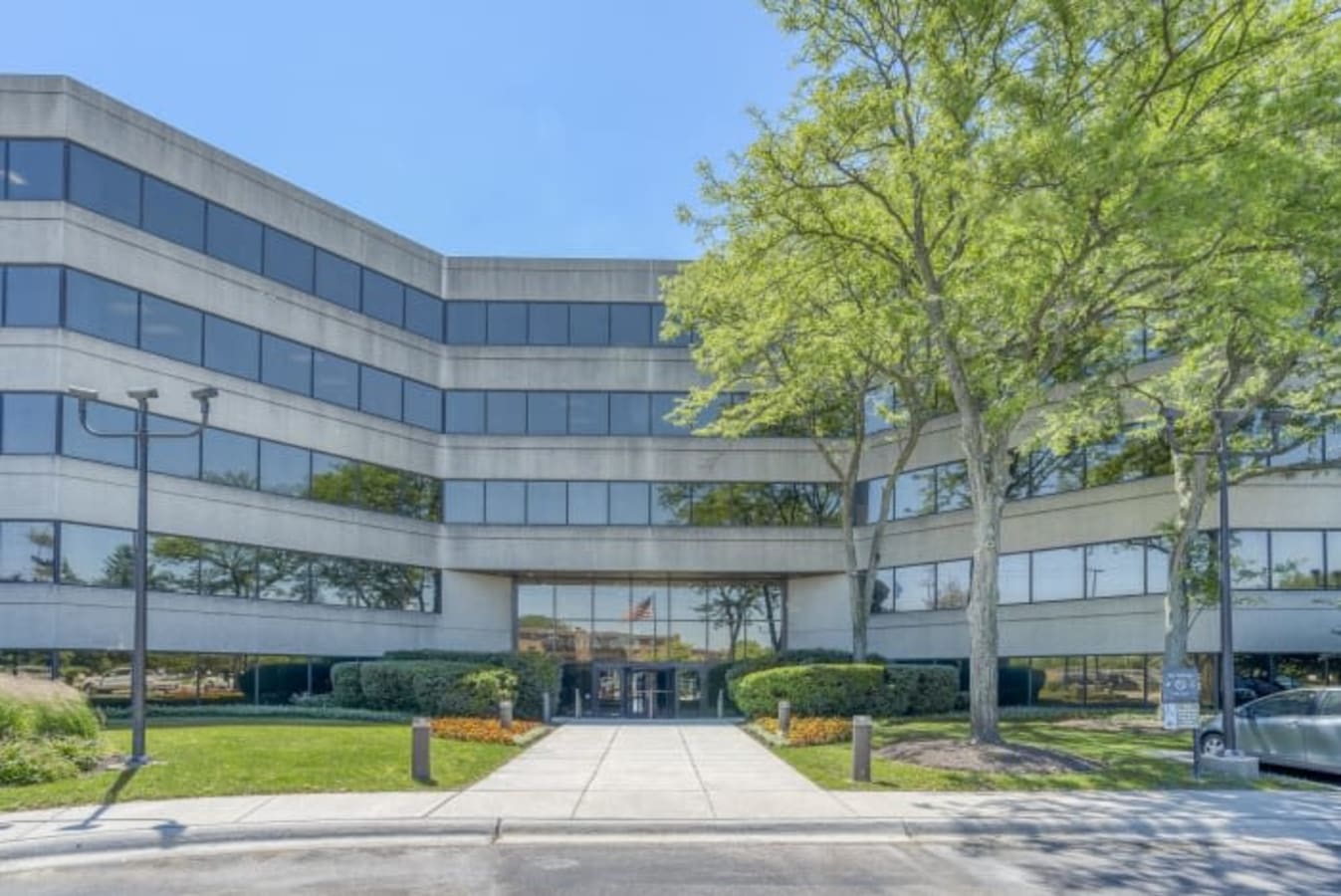 Image 2 of 5 Revere Drive, Northbrook