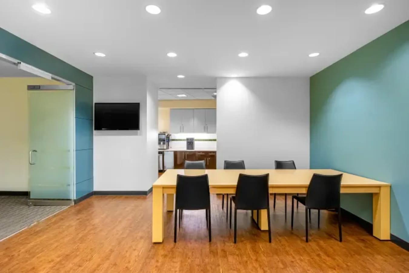 Image 3 of 100 Crescent Court, Dallas