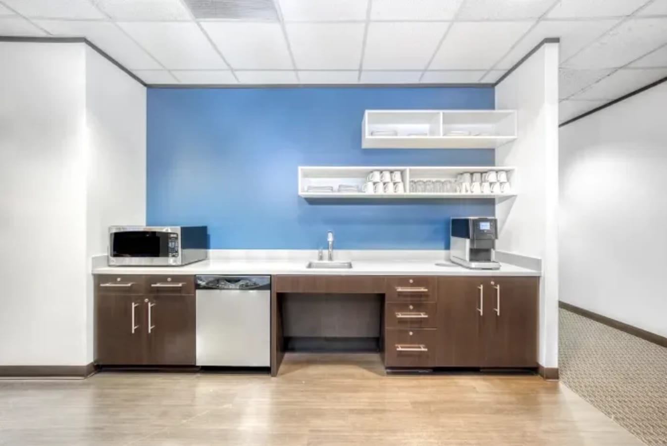 Image 7 of 2500 Wilcrest Drive, Houston