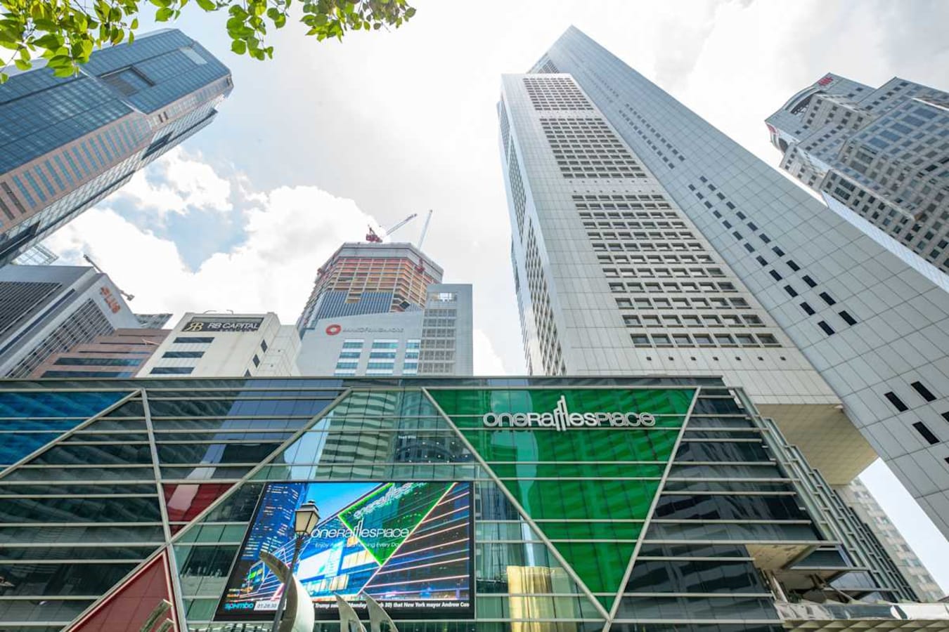 Premium coworking space in Raffles Place, offering modern amenities and prime location.