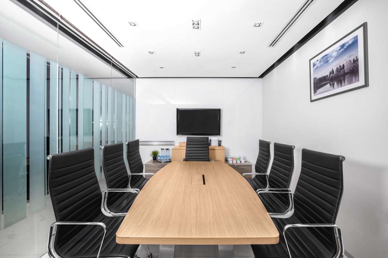 Sleek conference room with modern furnishings and natural light, ideal for dynamic meetings.
