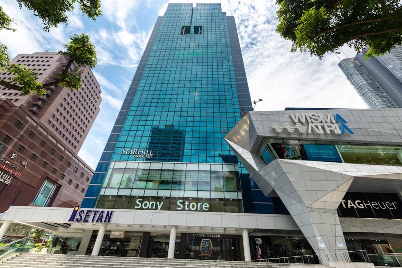 Modern coworking space in the heart of Orchard Road, offering convenience and prime location.