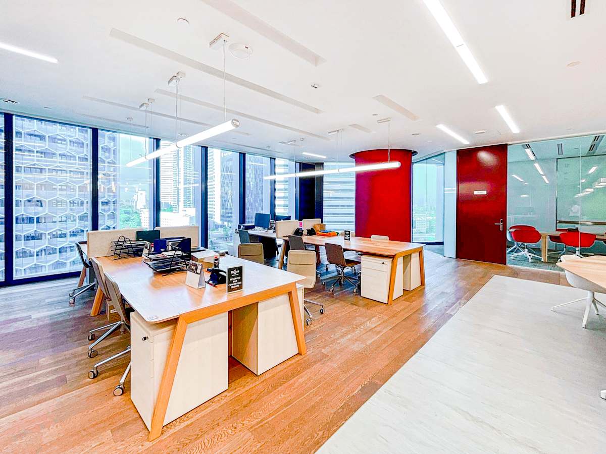Bright, modern coworking space with large windows and ergonomic workstations.