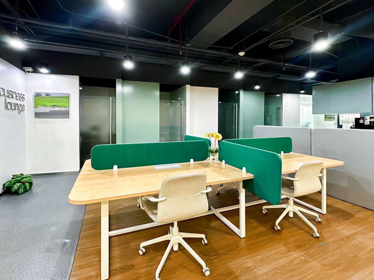 Modern coworking space with sleek workstations, vibrant dividers, and stylish chairs. Ideal for productivity.