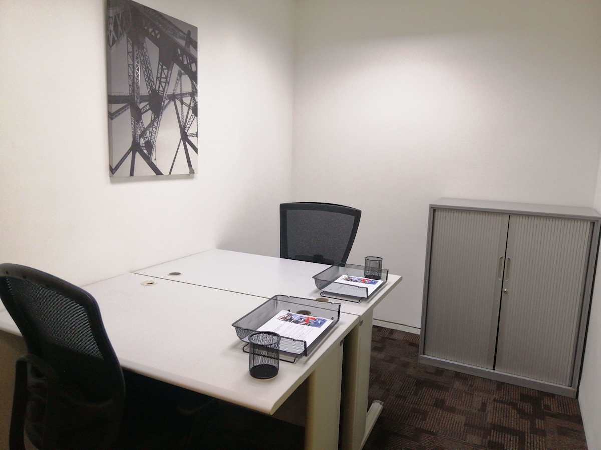 Modern coworking space on Biliran Road featuring sleek desks and ample storage. Perfect for professionals.