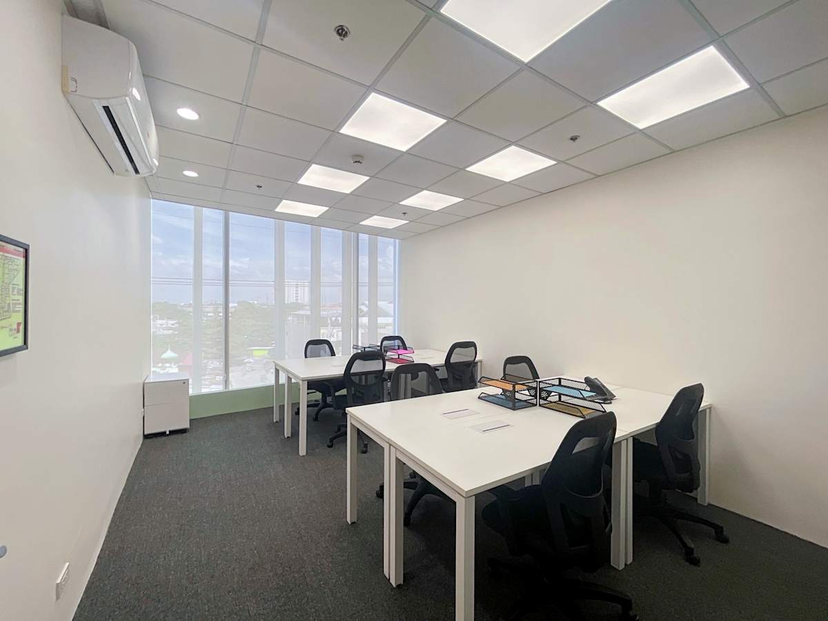 Bright, spacious office with modern desks and ergonomic chairs, perfect for collaboration.