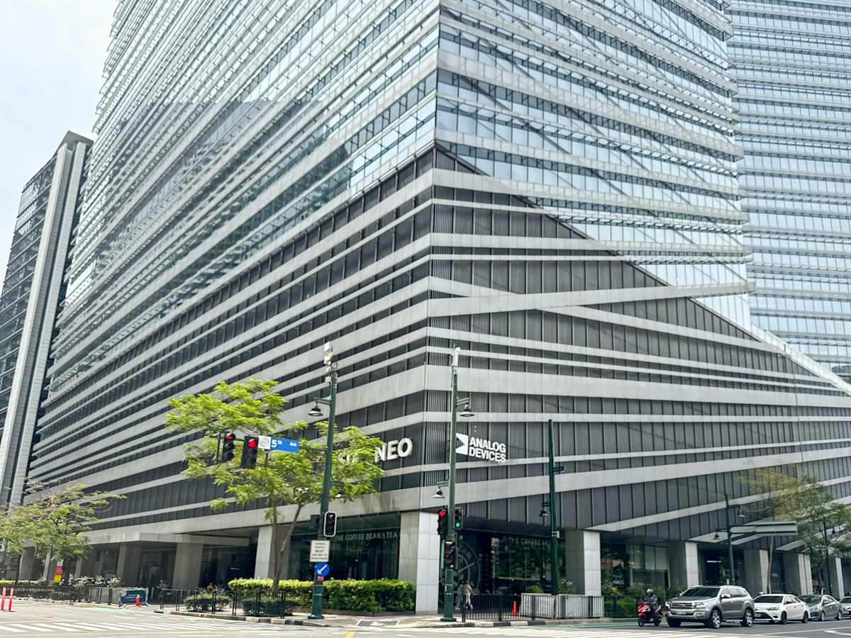 Modern office building with sleek architecture and easy street access, ideal for dynamic businesses.