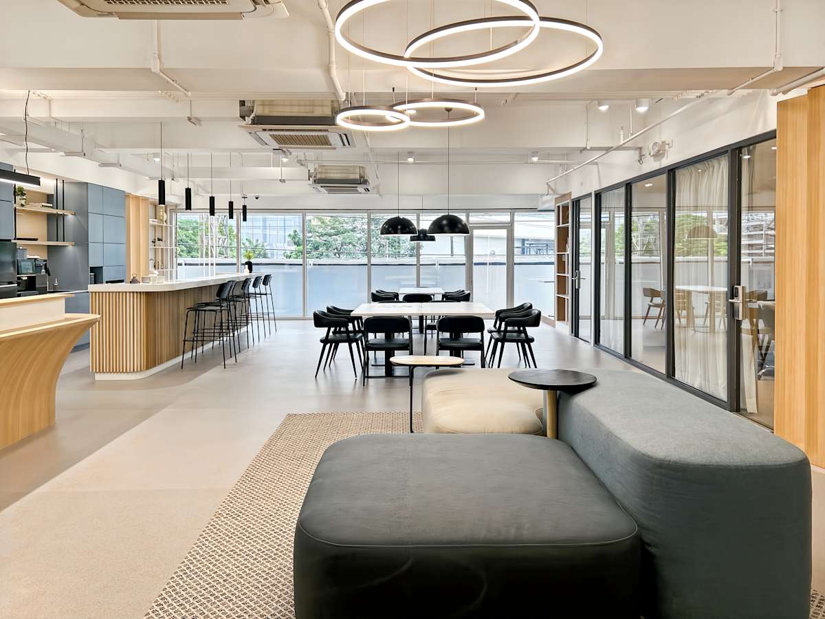 Modern coworking space with stylish lounge, open layout, and abundant natural light.