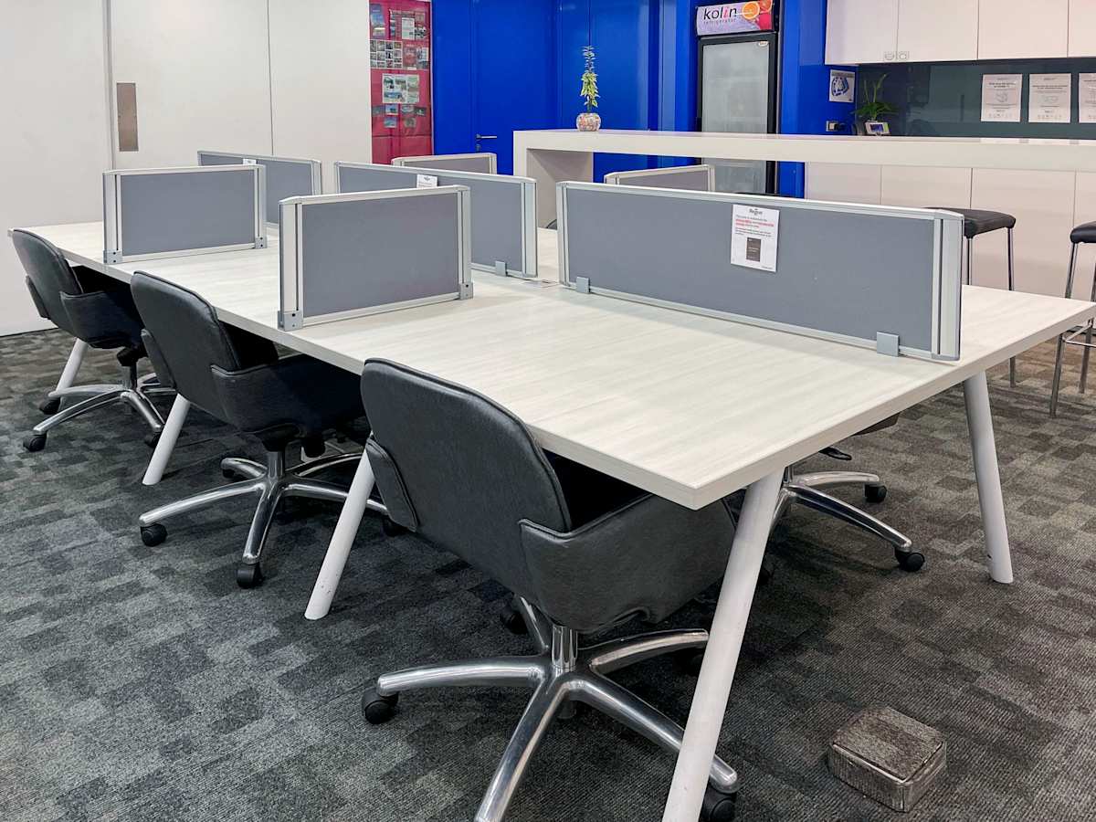 Modern coworking space with sleek desks and ergonomic chairs, ideal for collaboration.